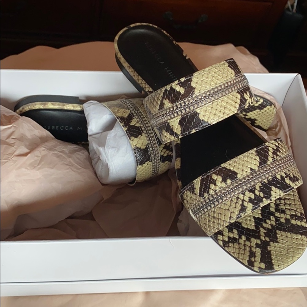 ⭐️ONE HOUR  ⭐️Rebecca minkoff snake sandals